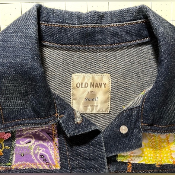 Classic blue Jean jacket Embroidered appliqué patchwork women’s size Small - Picture 9 of 10